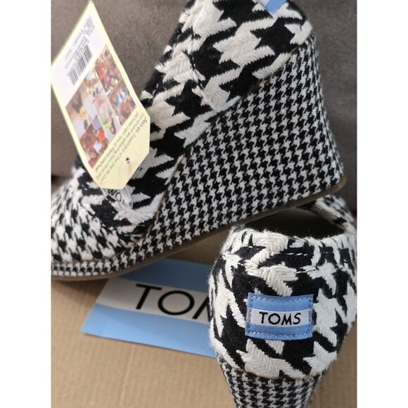 TOMS size 7.5 Black and White Scottish Houndstooth Women's Wedges Slip on NIB - Picture 7 of 8